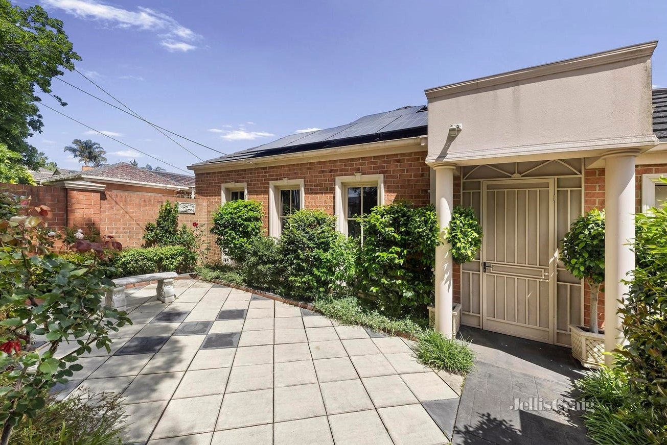 1/13 Kennon Street, Doncaster East image 2