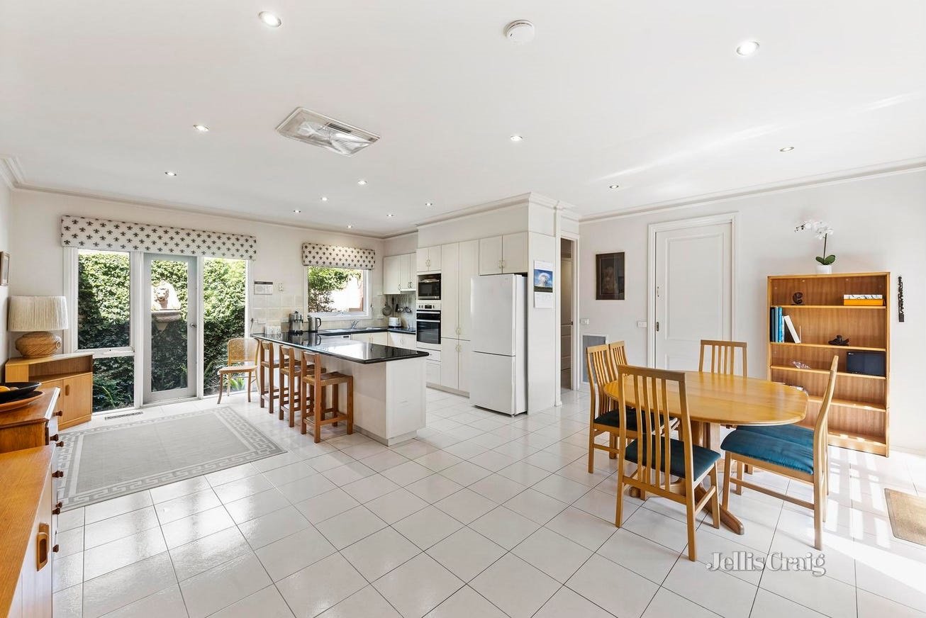 1/13 Kennon Street, Doncaster East image 4