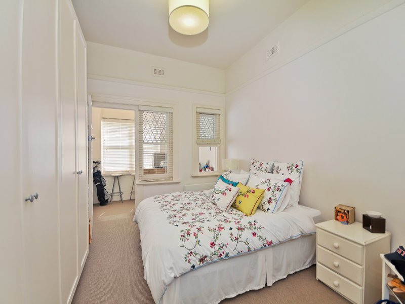 1/13 Loch Street, St Kilda West image 6