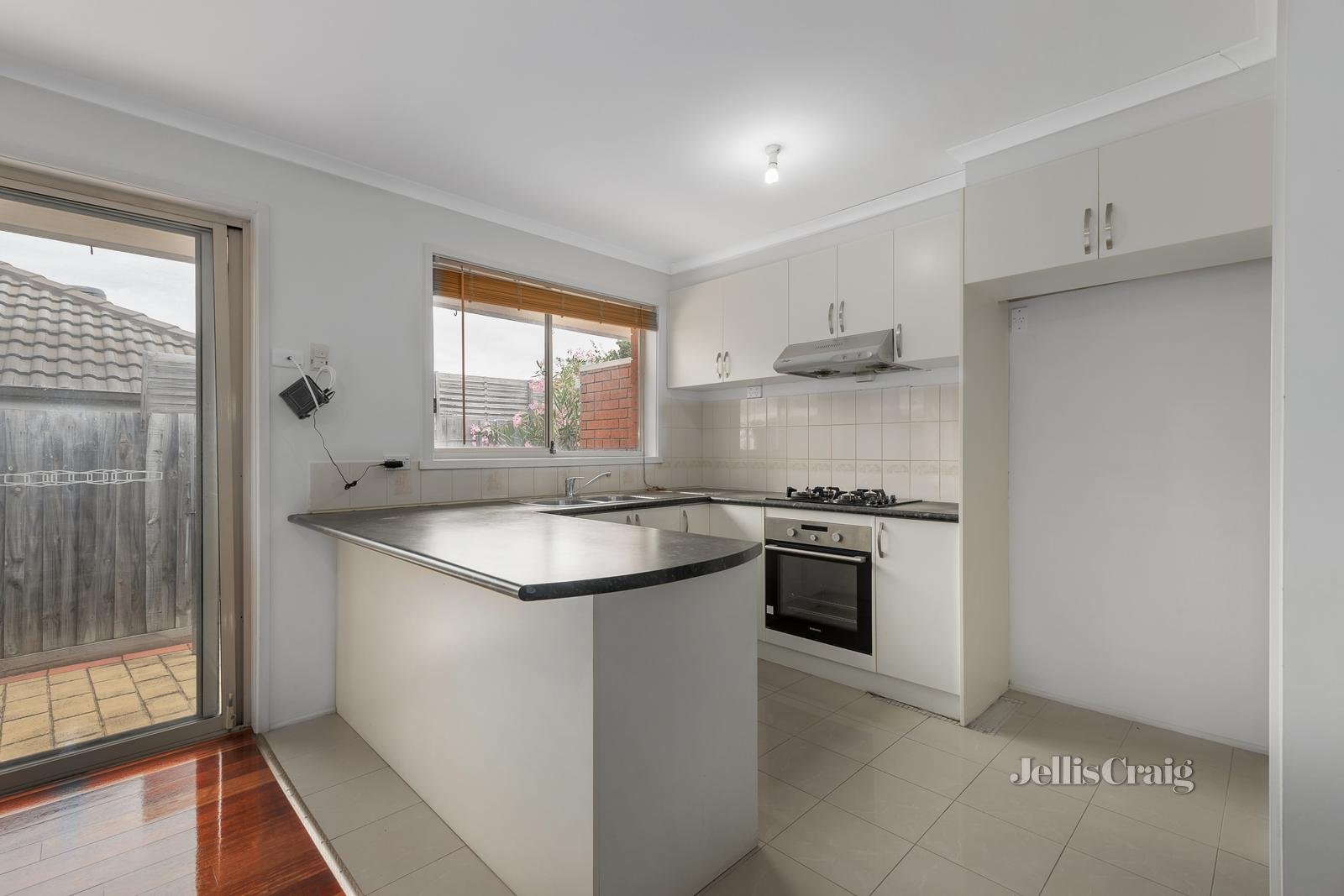 1/13 Normanby Street, Hughesdale image 4