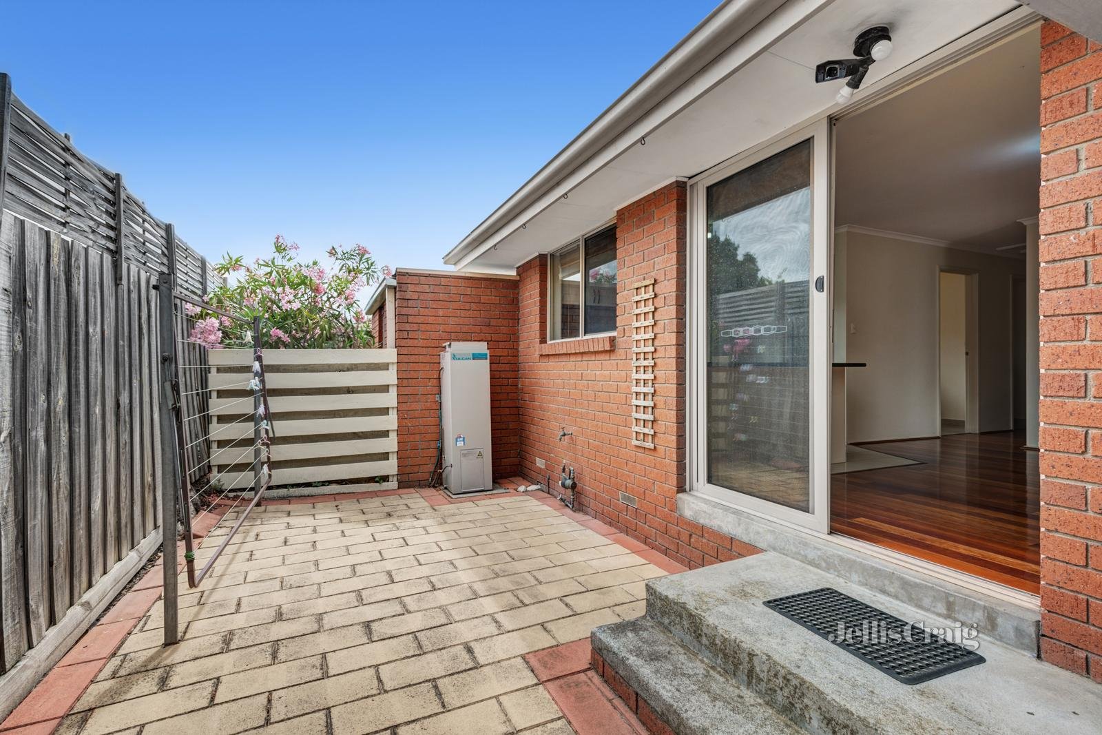 1/13 Normanby Street, Hughesdale image 9