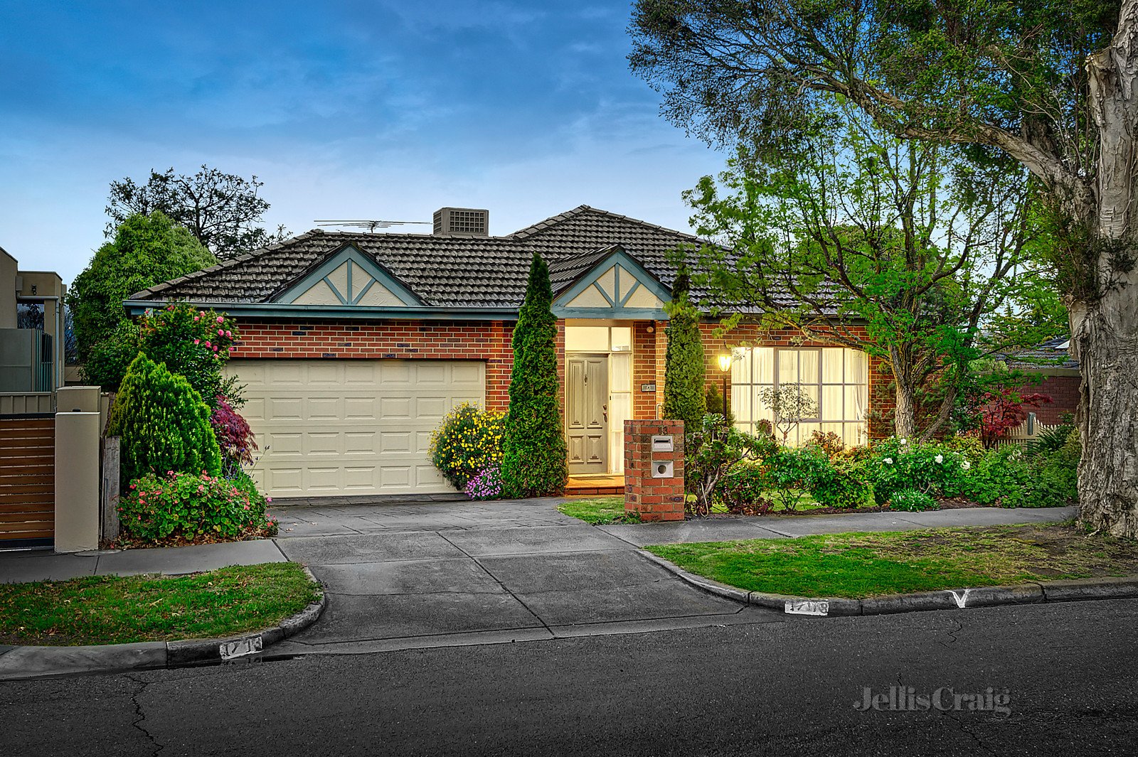 1/13 Relowe Crescent, Balwyn image 1