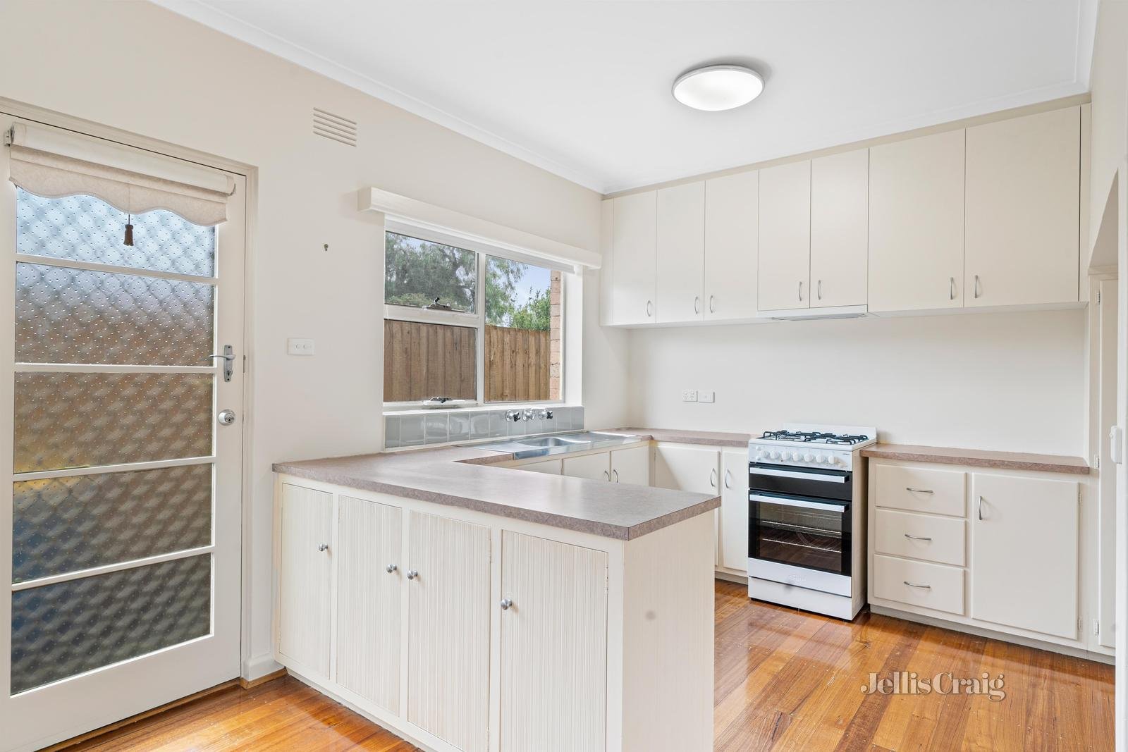 1/13 Scheele Street, Surrey Hills image 4