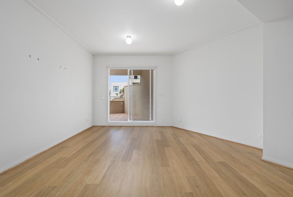 11/3 Seisman Street, Port Melbourne image 3