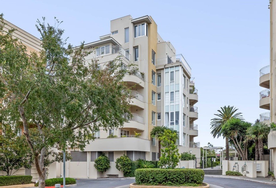 11/3 Seisman Street, Port Melbourne image 1
