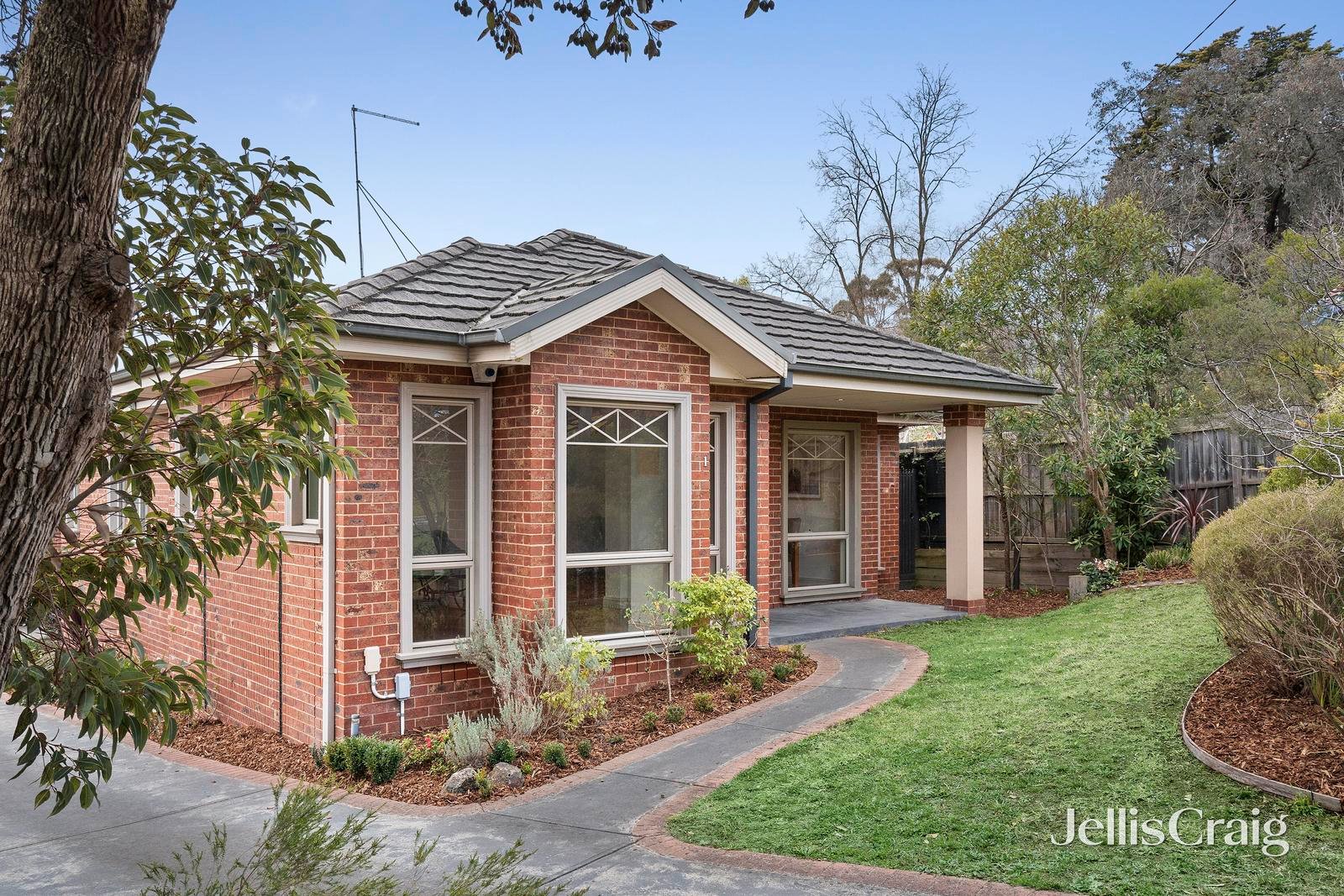 1/13 St Clems Road, Doncaster East image 1