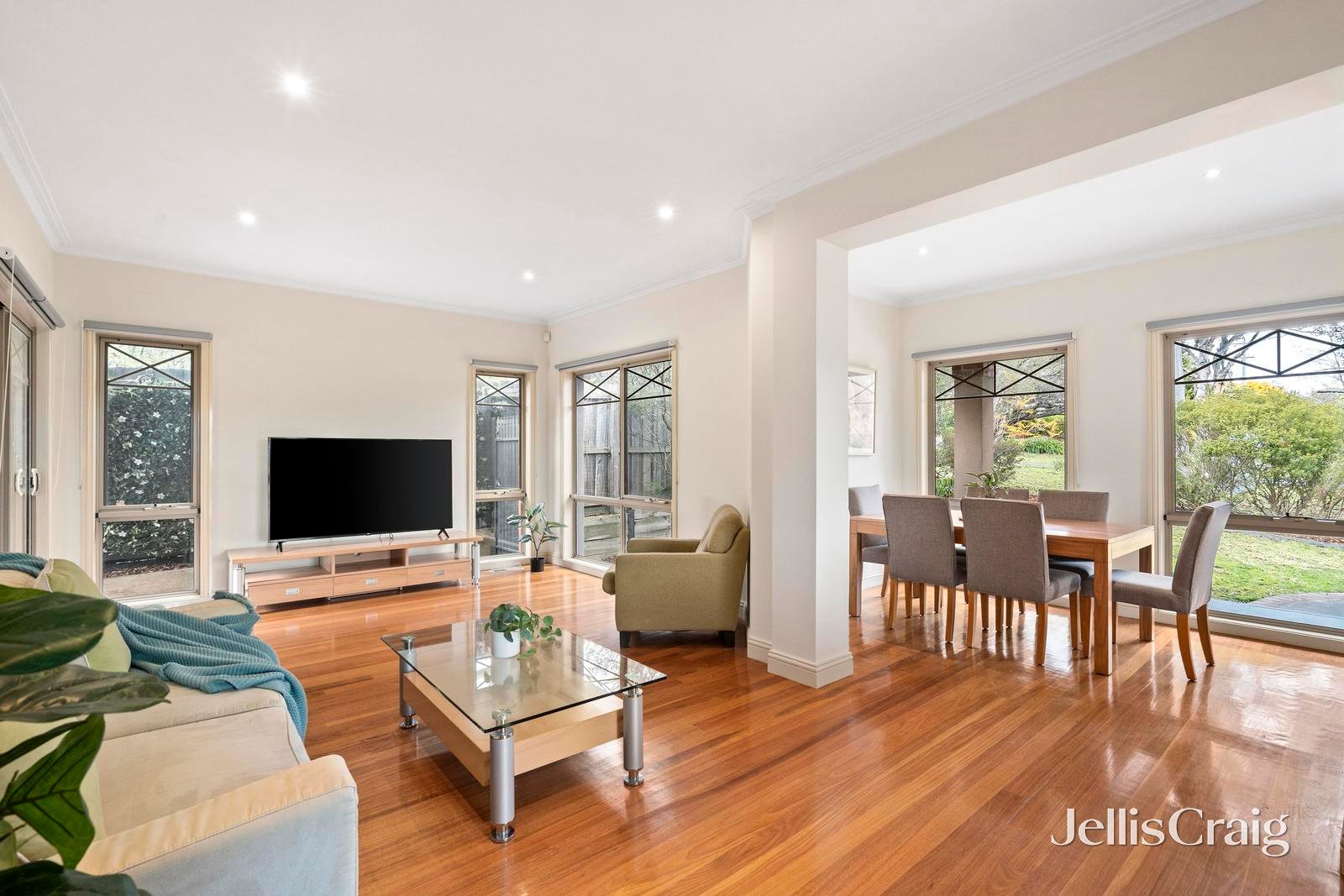 1/13 St Clems Road, Doncaster East image 2