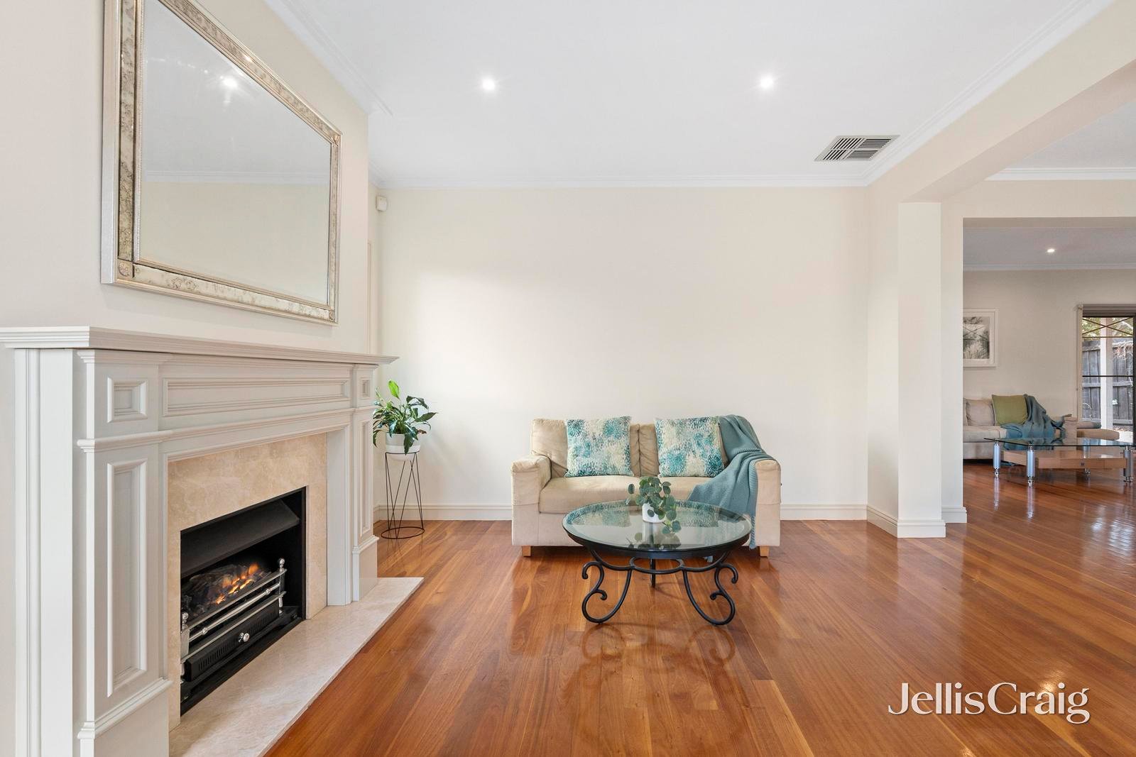 1/13 St Clems Road, Doncaster East image 3