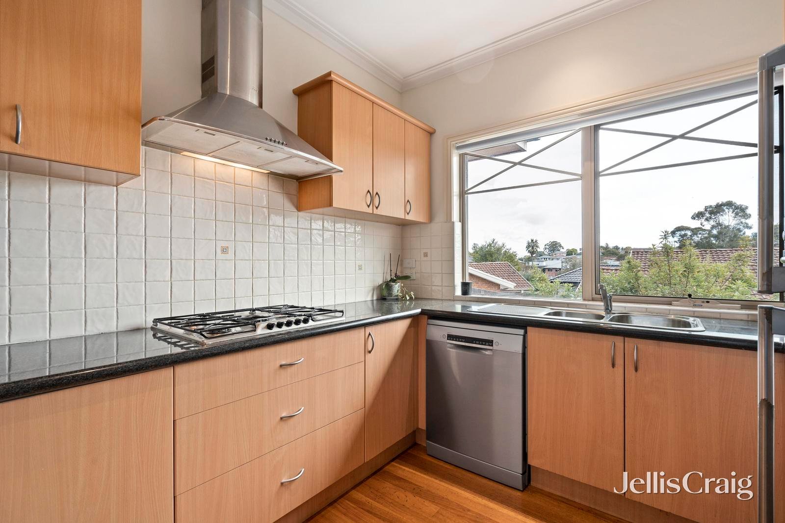 1/13 St Clems Road, Doncaster East image 4