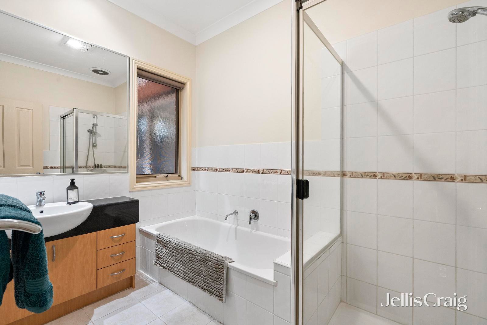 1/13 St Clems Road, Doncaster East image 6