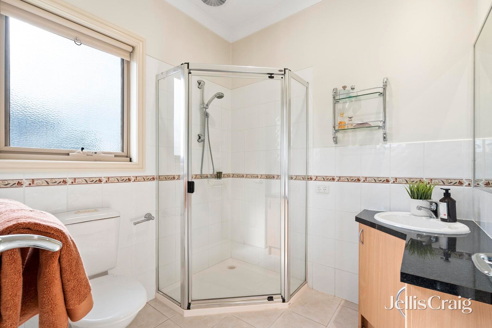 1/13 St Clems Road, Doncaster East image 8