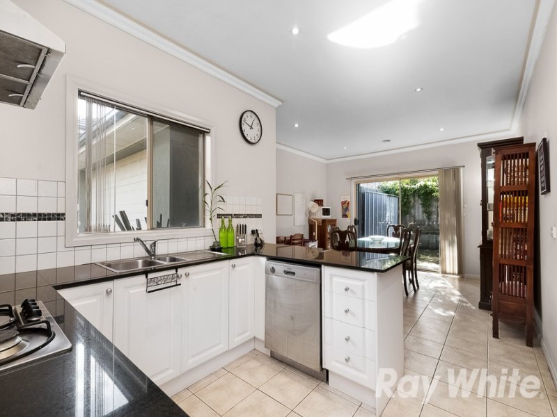 1/13 The Ridge, Glen Waverley image 2