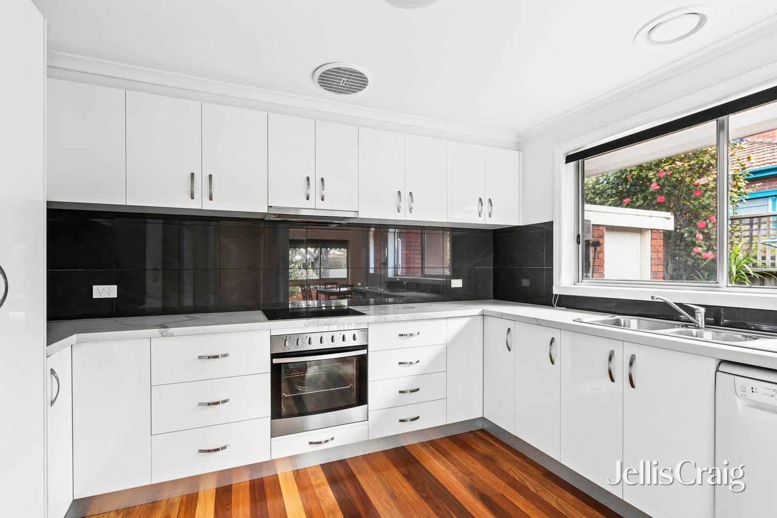 1/13 Volum Street, Manifold&nbsp;Heights image 3