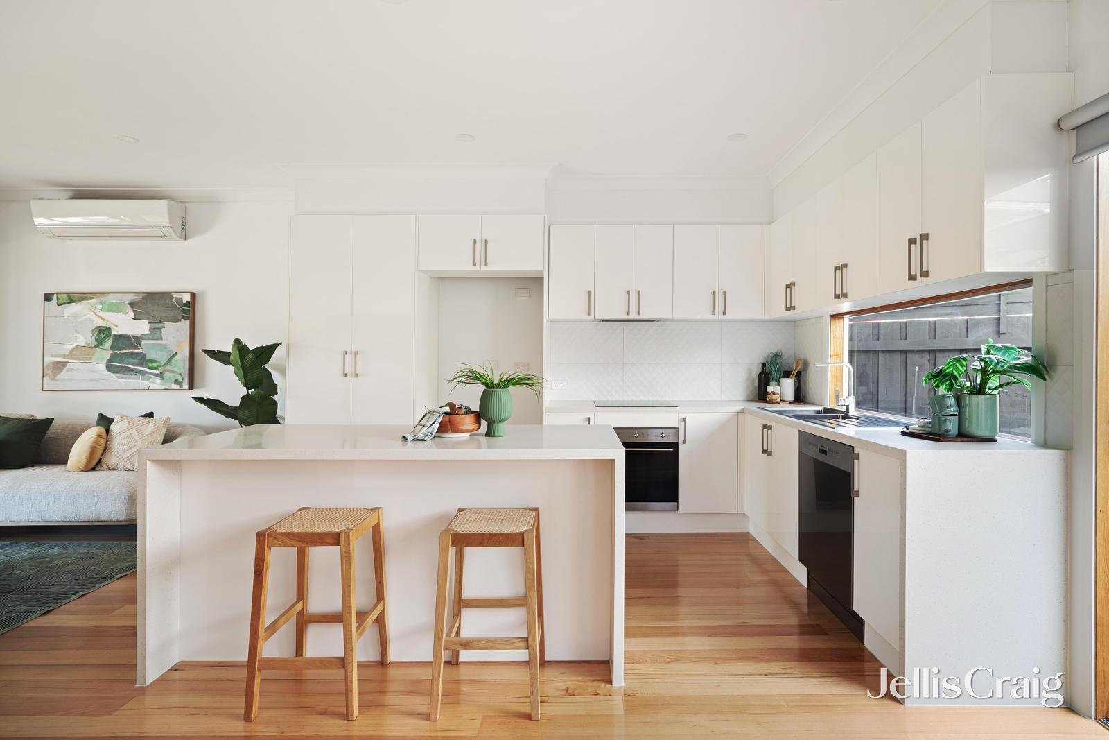1/13 Waratah Avenue, Mordialloc image 5
