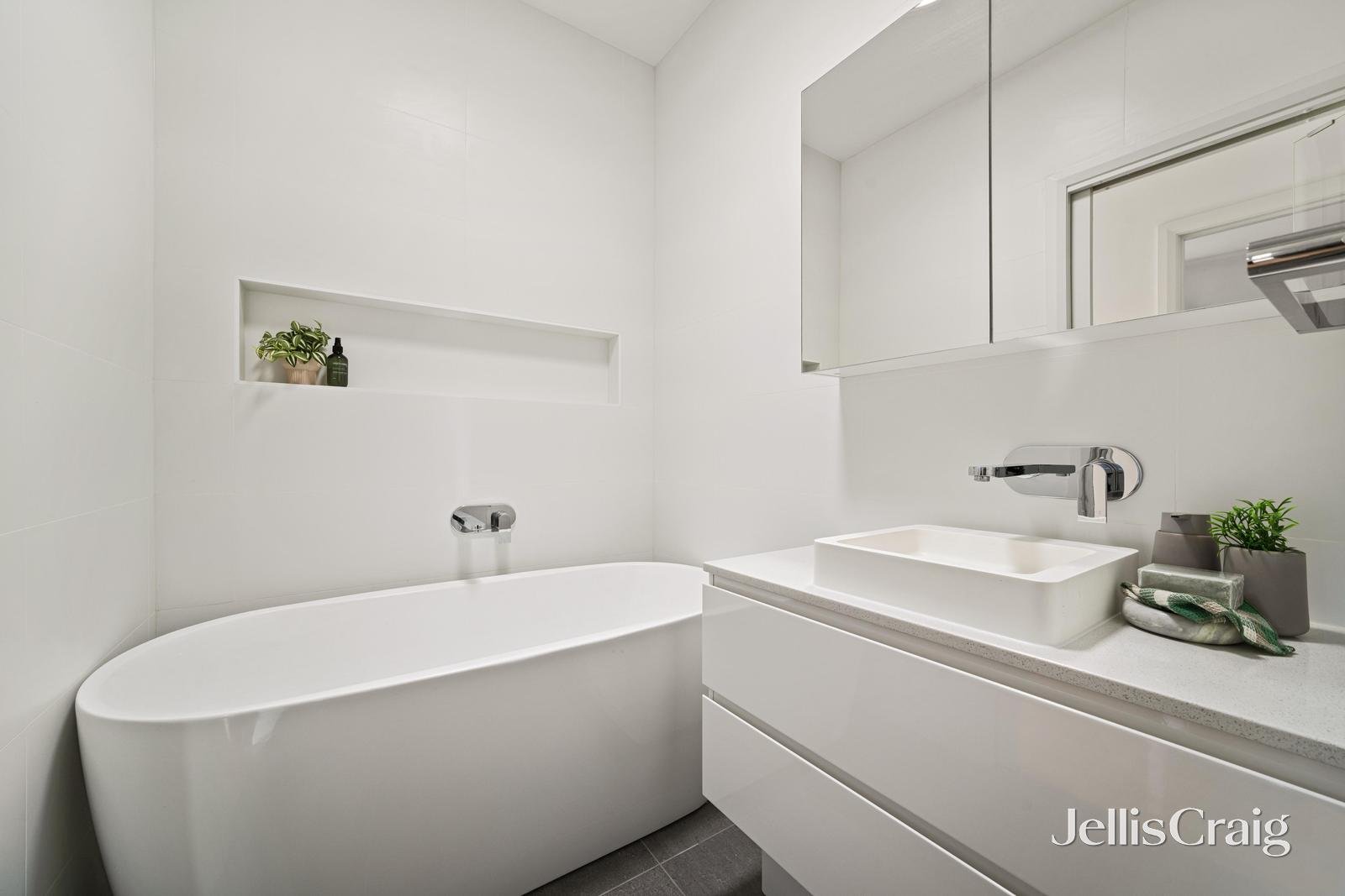 1/13 Waratah Avenue, Mordialloc image 11
