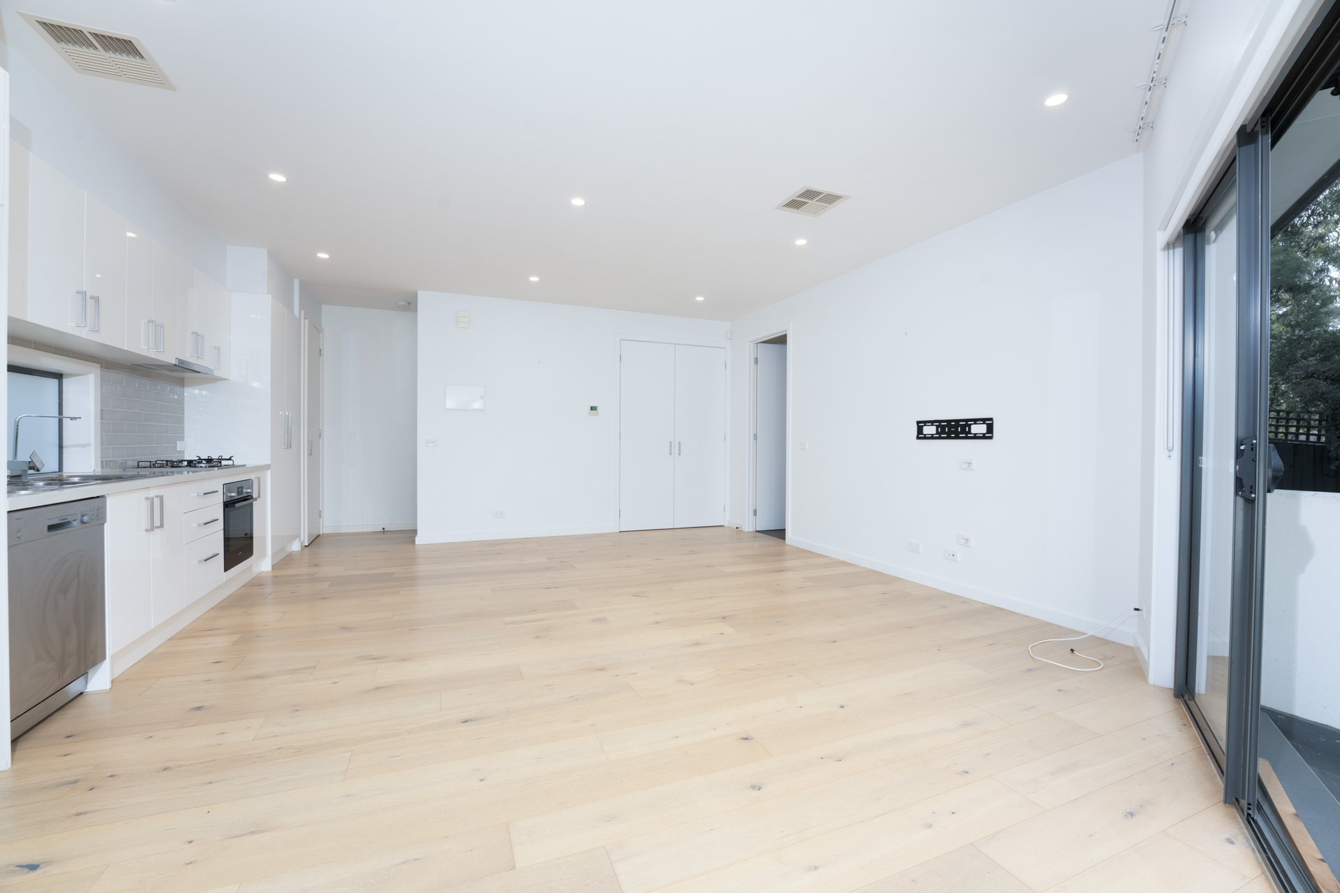 1/13 Whitehorse Road, Blackburn image 3