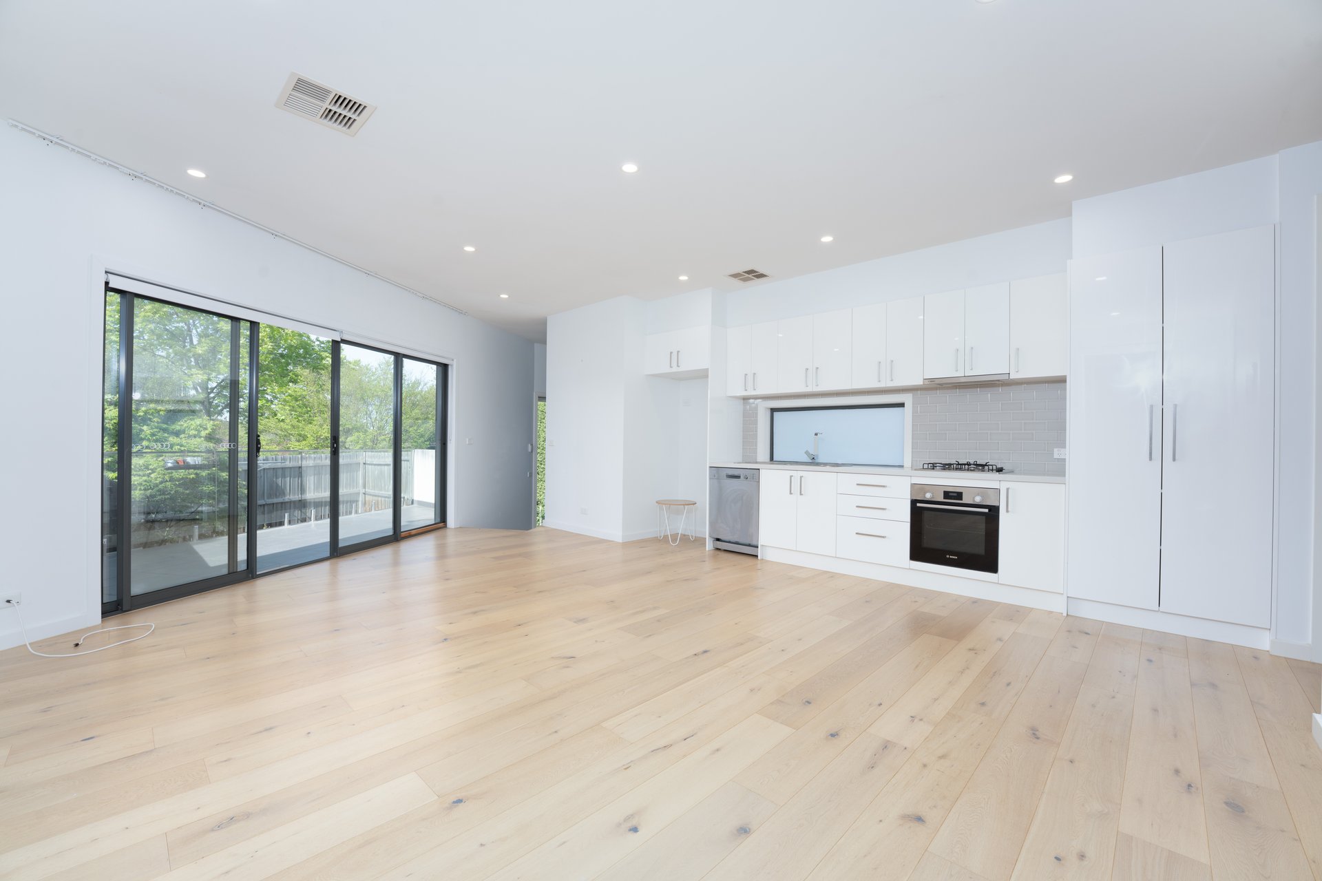 1/13 Whitehorse Road, Blackburn image 4