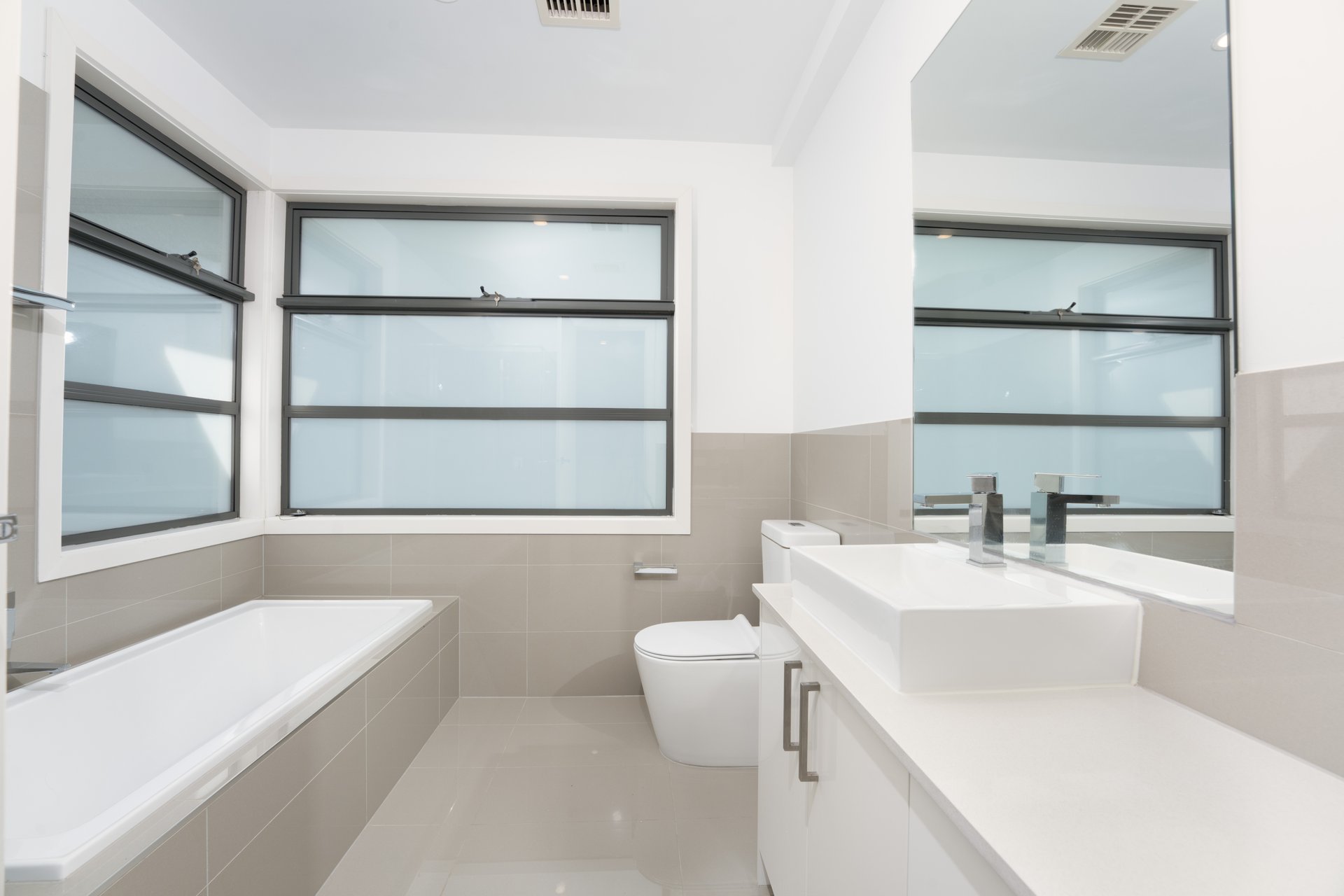 1/13 Whitehorse Road, Blackburn image 8