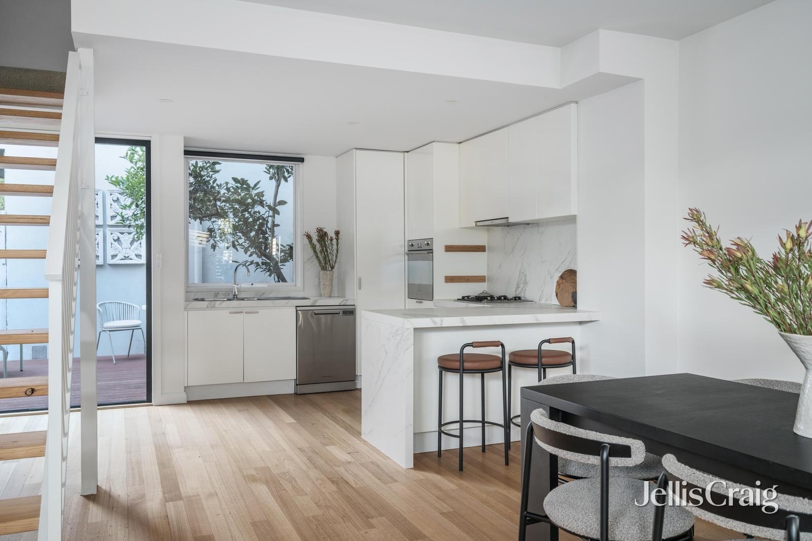 1/13 Wrexham Road, Prahran image 5