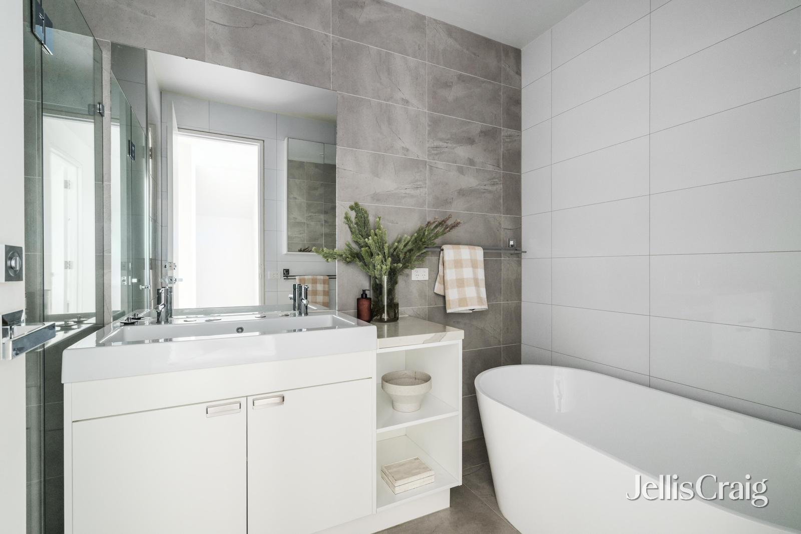 1/13 Wrexham Road, Prahran image 11