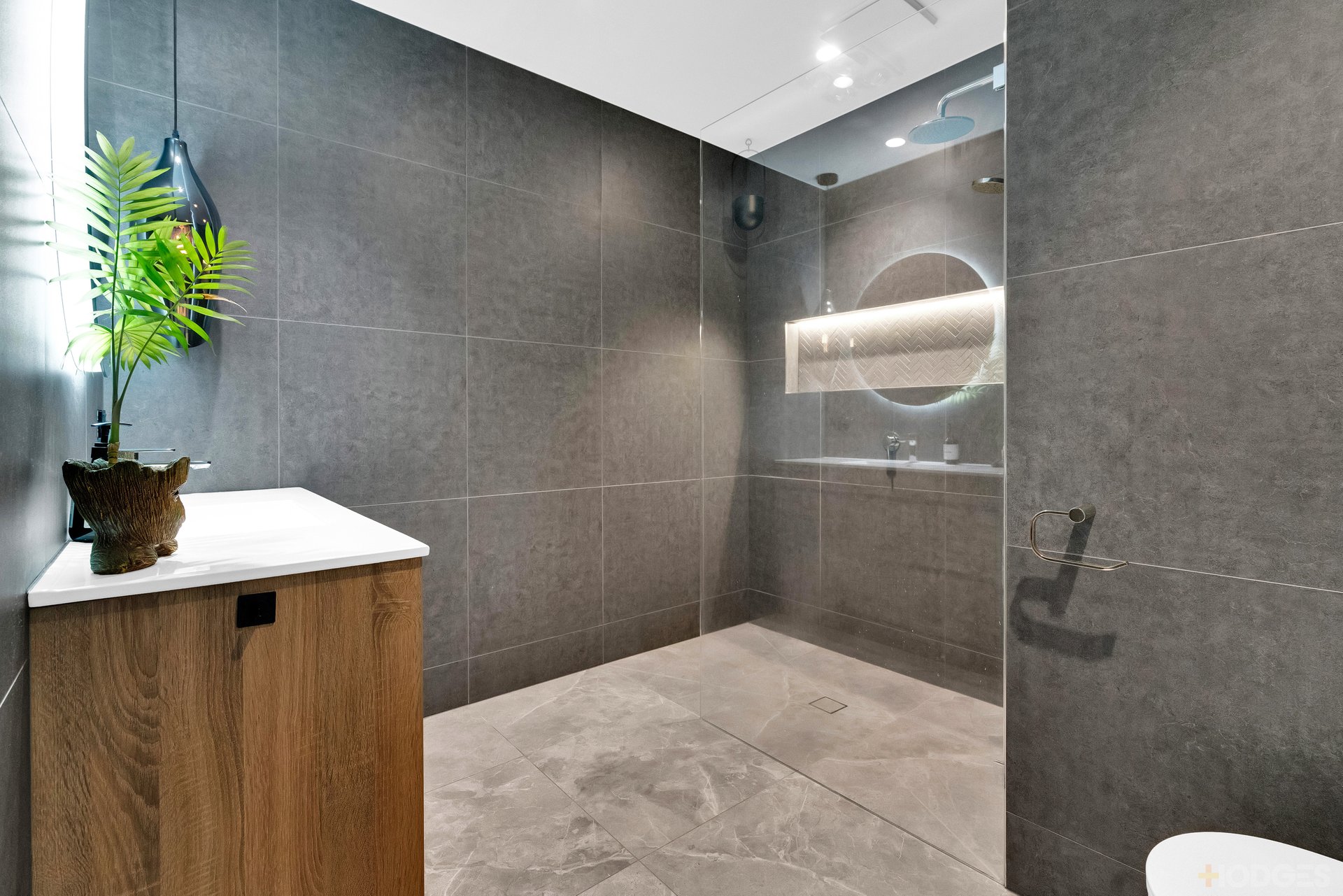 1 / 130 Warrigal Road Mentone