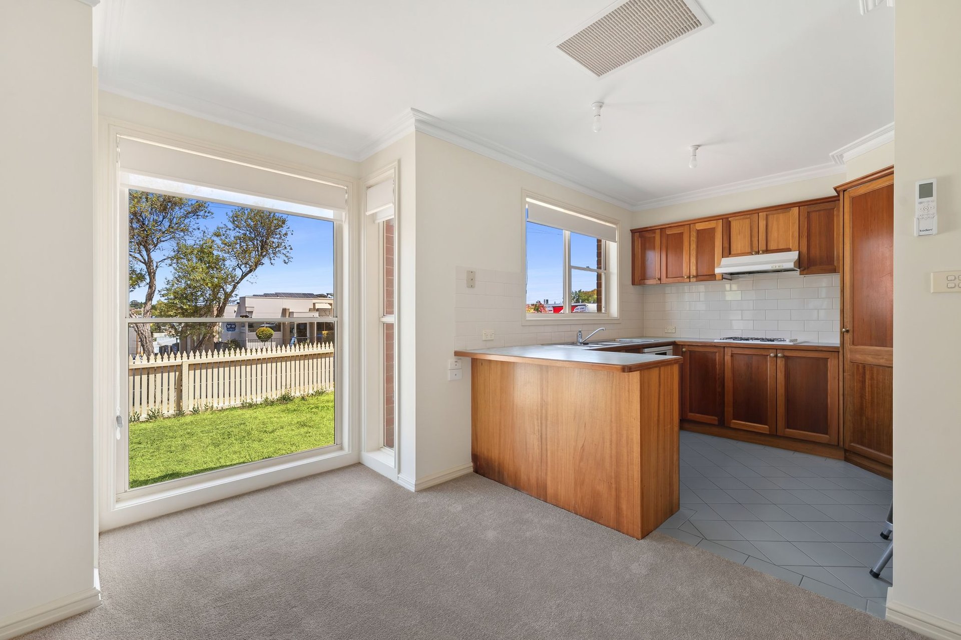 1/130 West Fyans Street, Newtown image 4