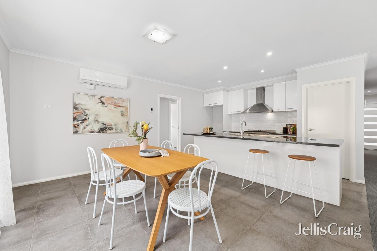 1/131 Larter Street, Canadian image 2