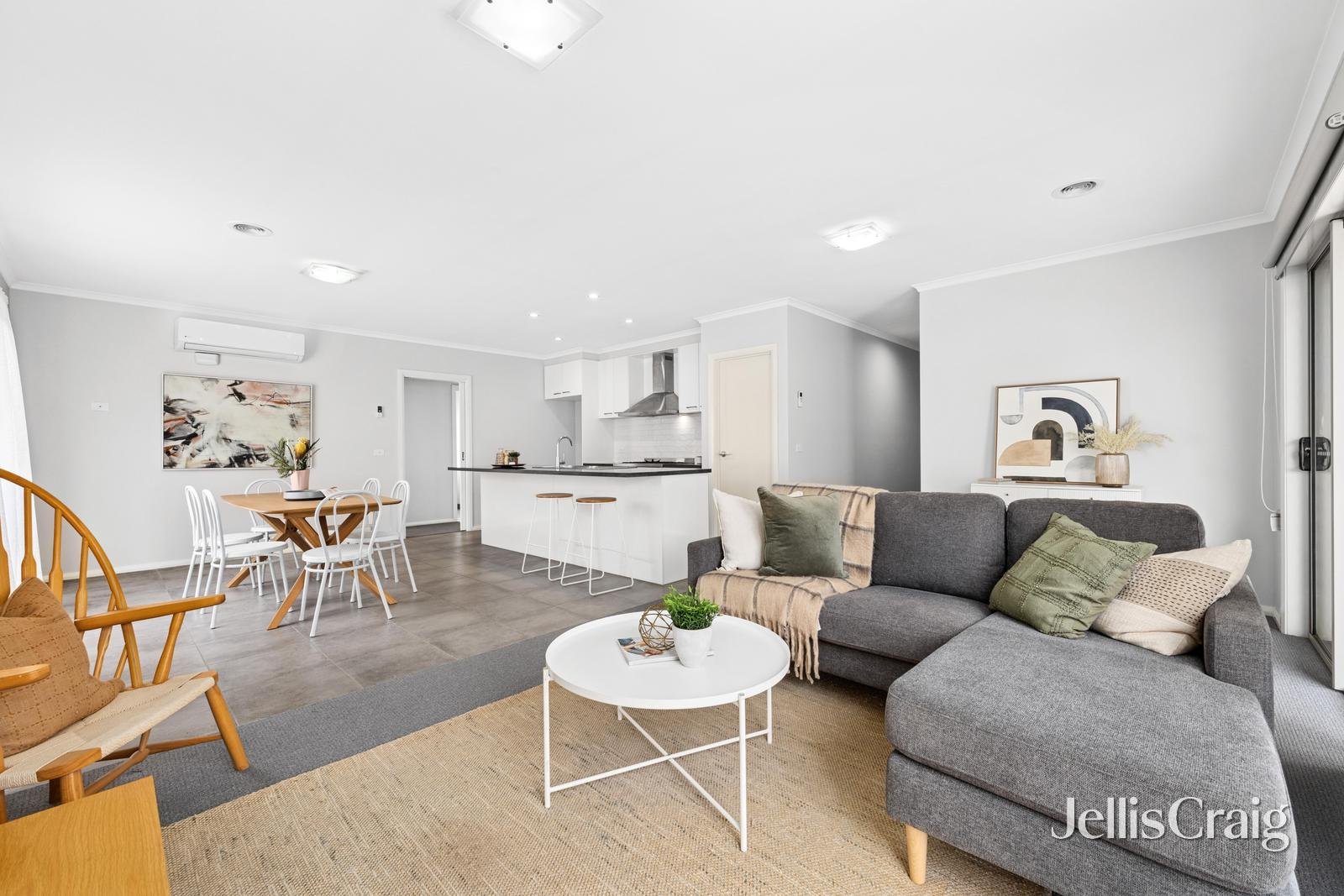 1/131 Larter Street, Canadian image 4