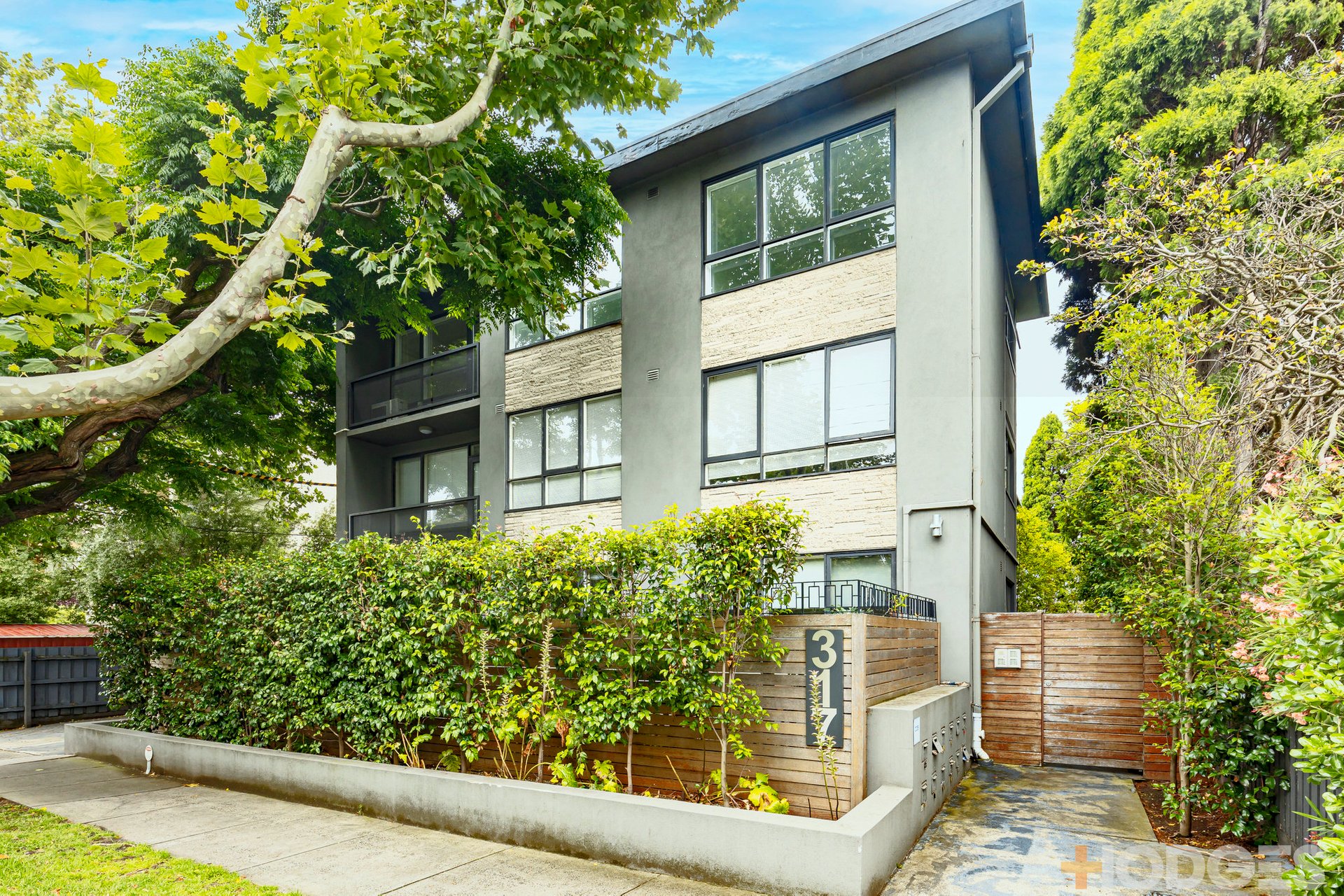 11 / 317 Dandenong Road PRAHRAN