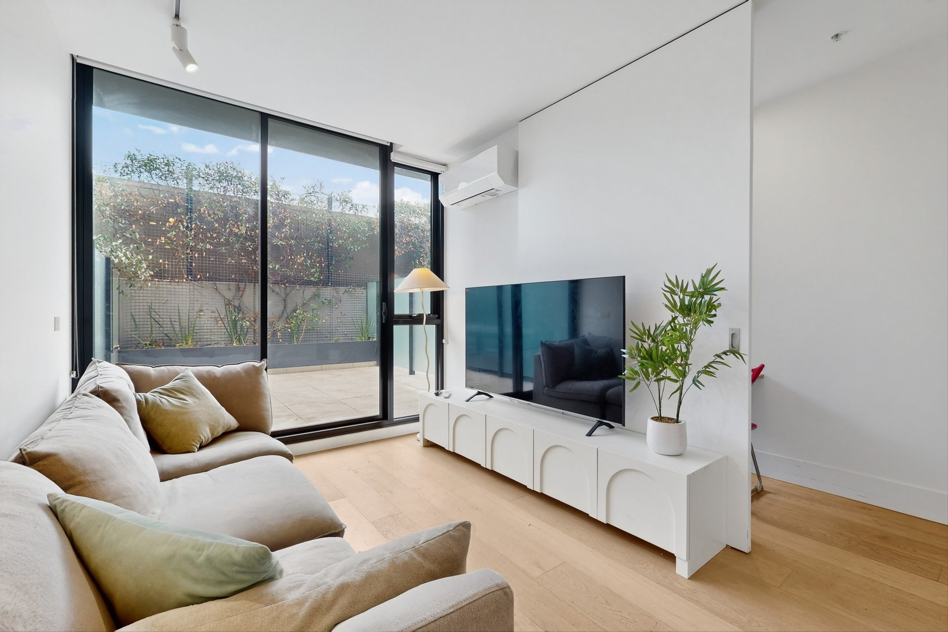 113/20 Camberwell Road, Hawthorn East image 2