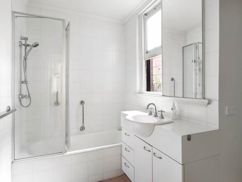 1/133 Royal Parade, Parkville image 8