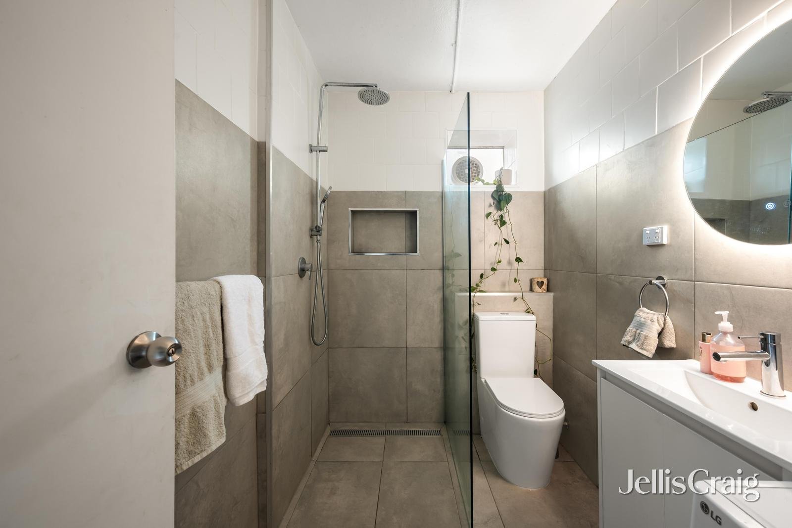1/136 Smith Street, Thornbury image 4