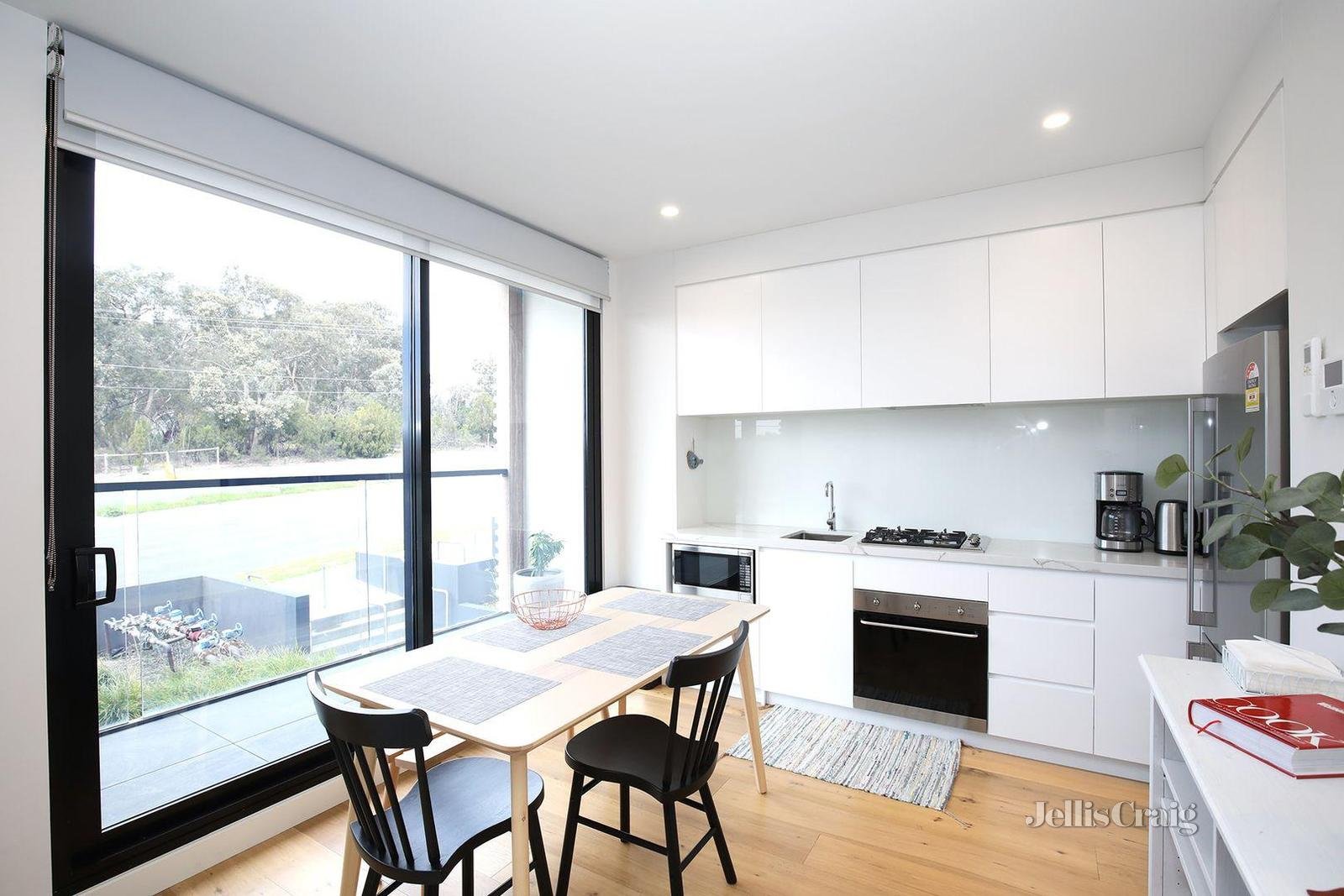 113/7 Red Hill Terrace, Doncaster East image 2