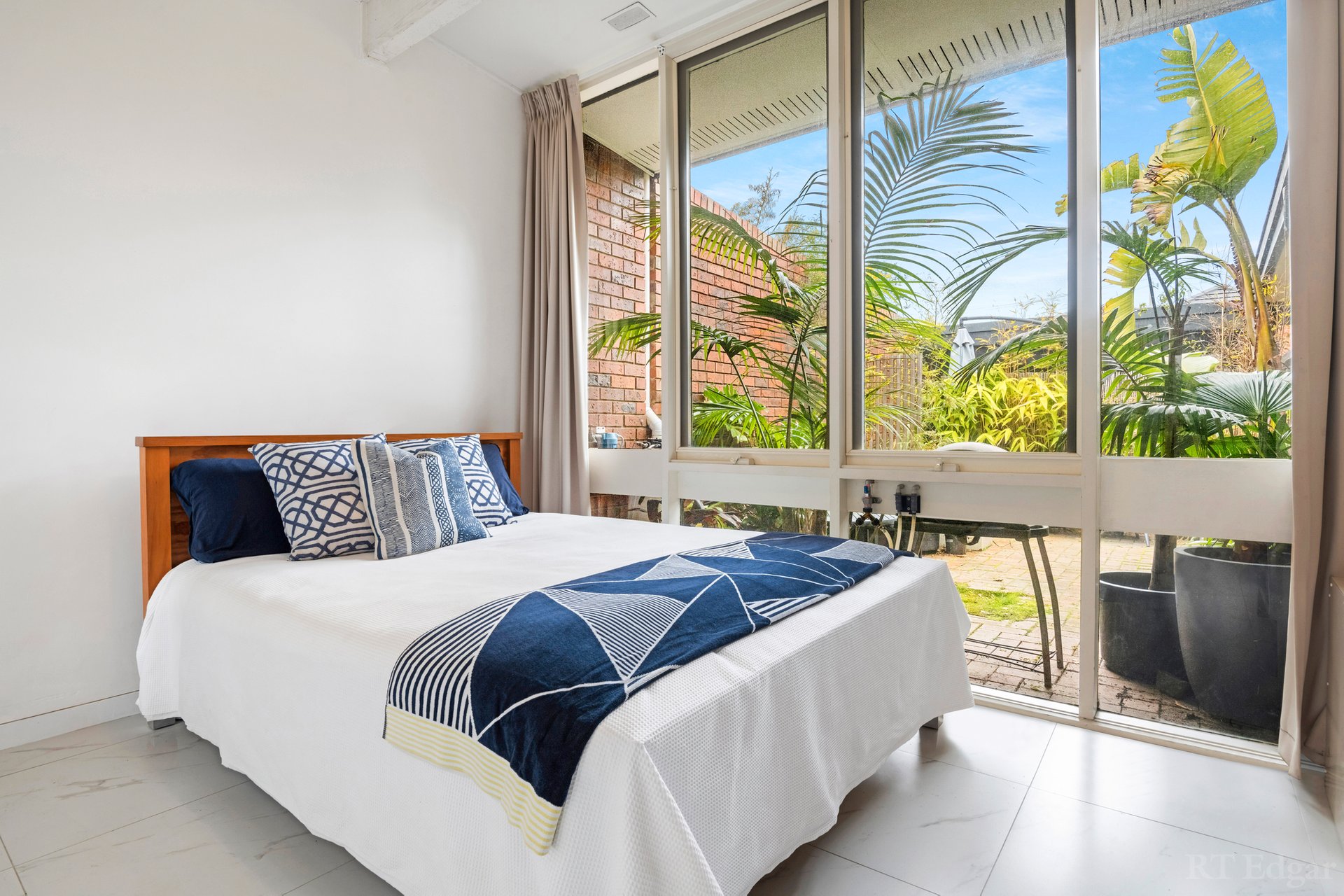 Property Gallery Thumbnail 8