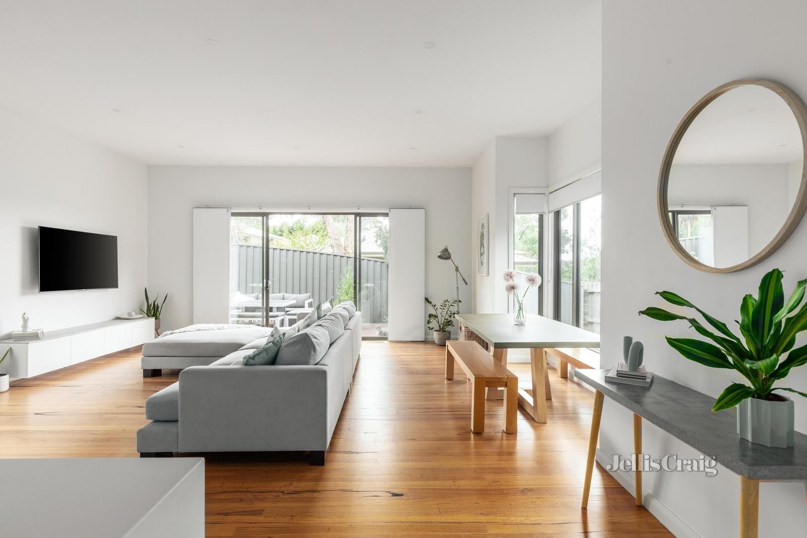1/139 St Helena Road, Greensborough image 3