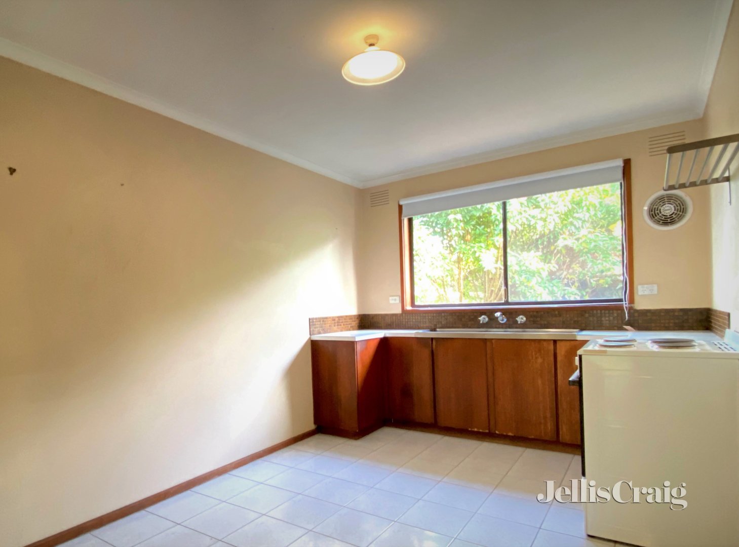 1/14 Beaconsfield Road, Briar Hill image 2