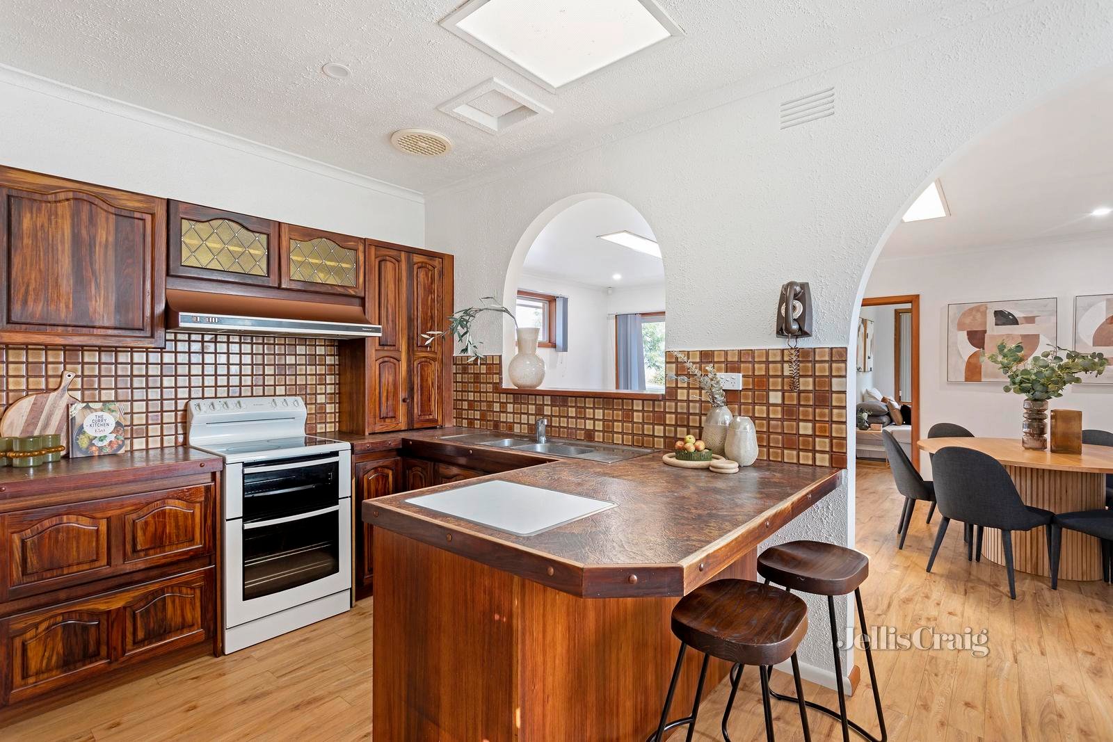 114 Belmont Road East, Croydon South image 6