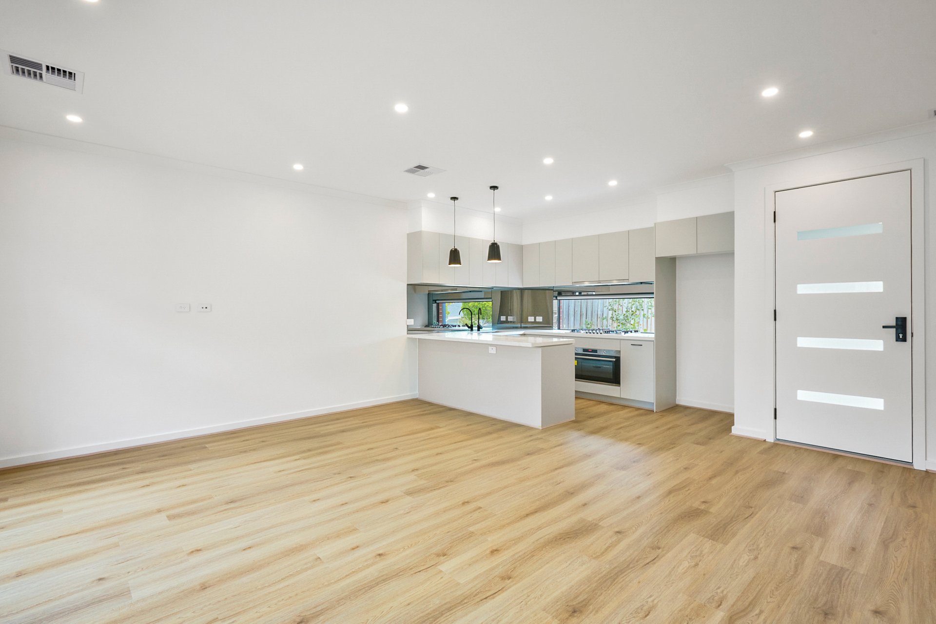 1/14 Diane Crescent, Mooroolbark image 2