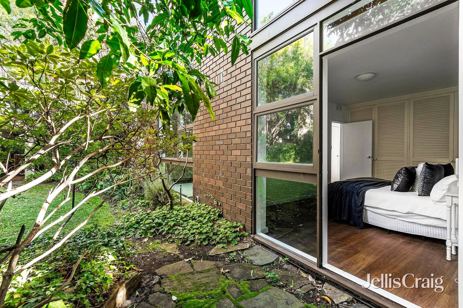 1/14 Lansell Road, Toorak image 15
