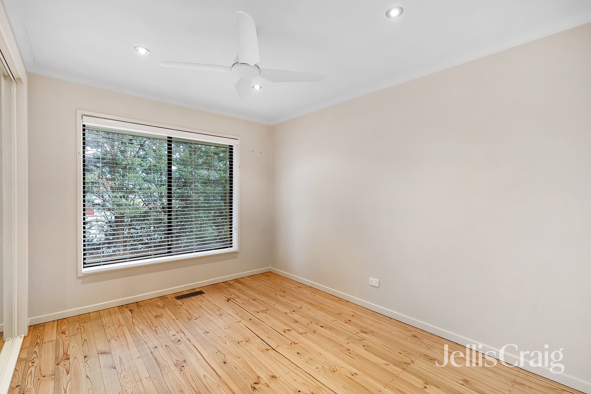 1/14 Looker Road, Montmorency image 5