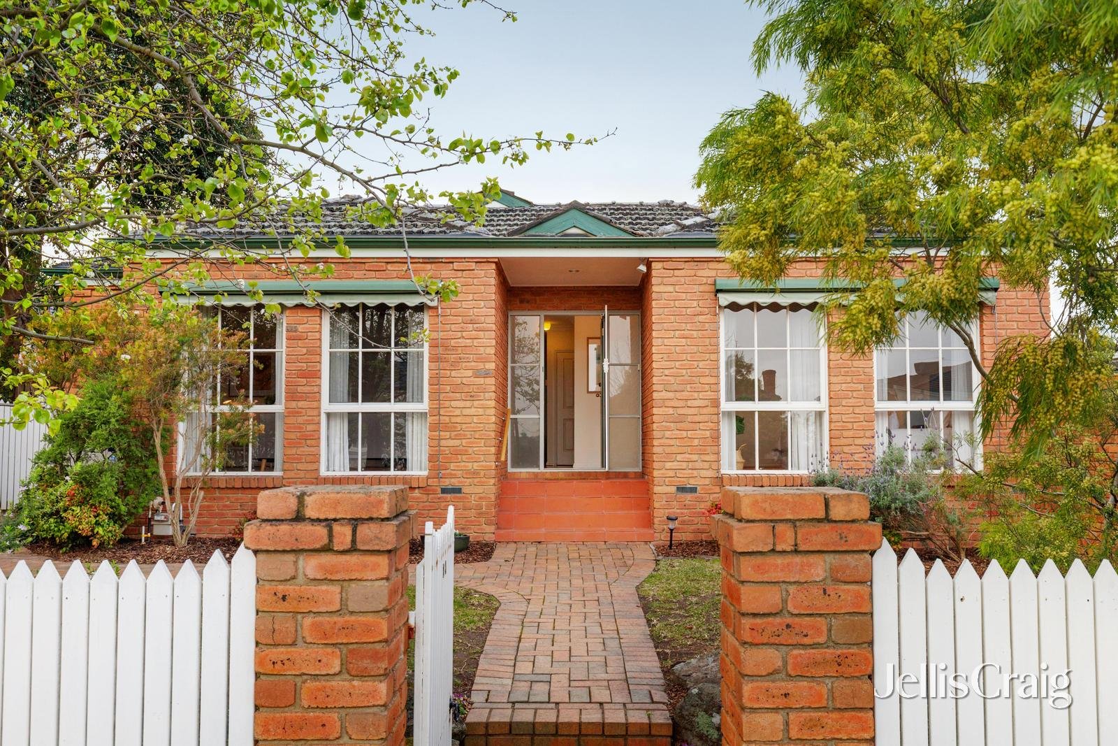 1/14 Oak Street, Surrey&nbsp;Hills image 1
