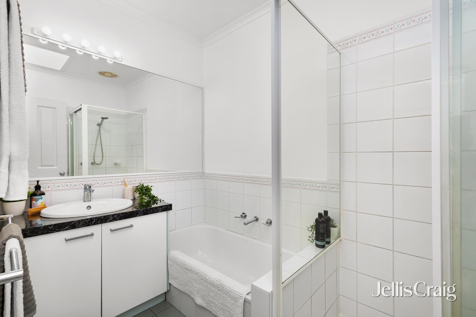 1/14 Oak Street, Surrey&nbsp;Hills image 7