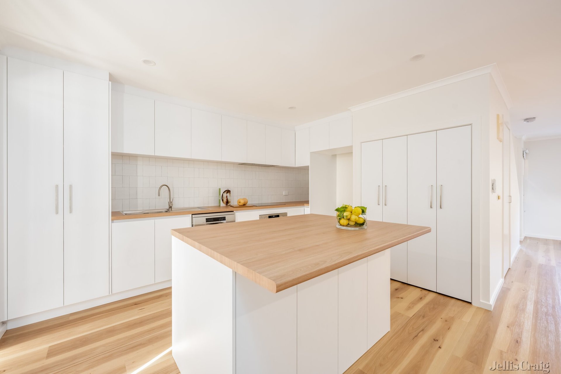 114 Railway Place, West Melbourne image 2