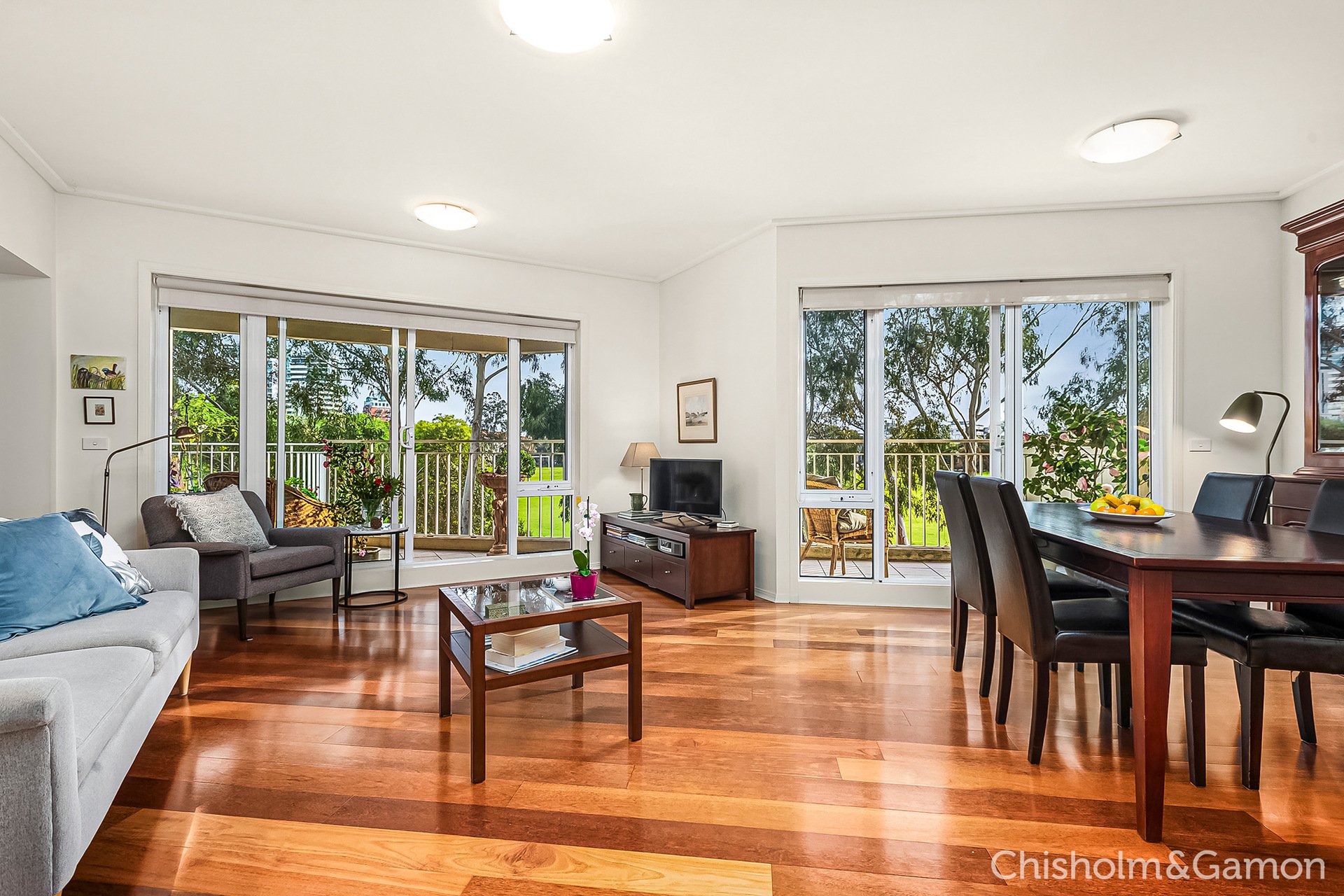 11/4 Seisman Place, Port Melbourne image 1
