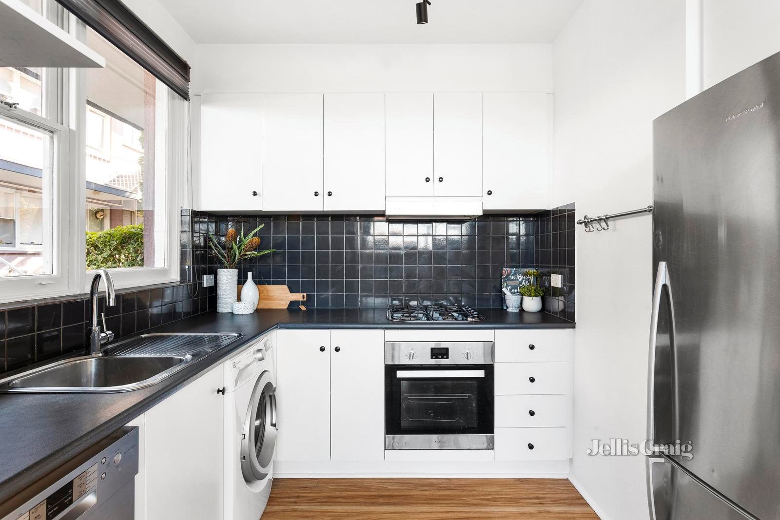 1/141 Clarke Street, Northcote image 4