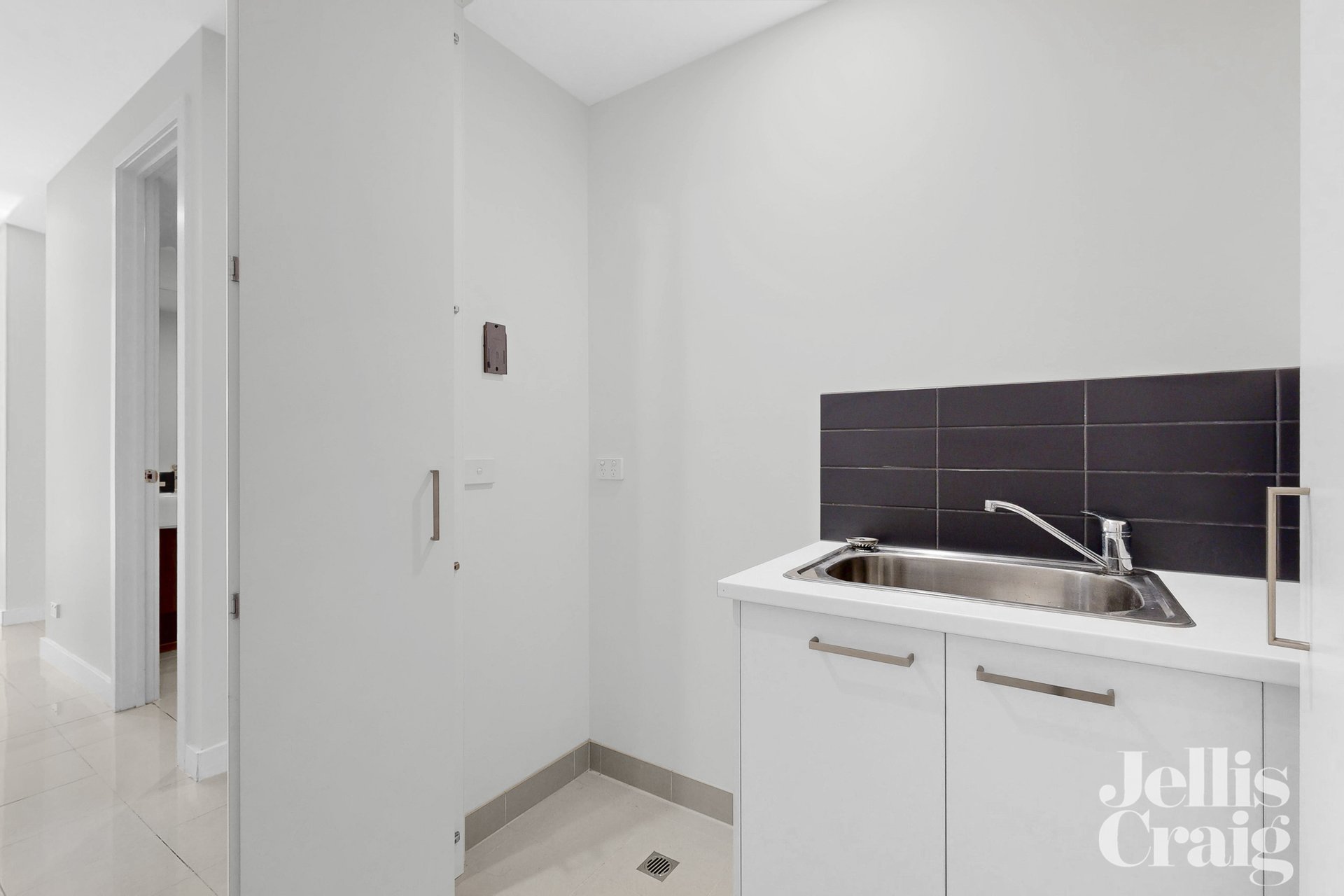 1/1426 Centre Road, Clayton South image 13