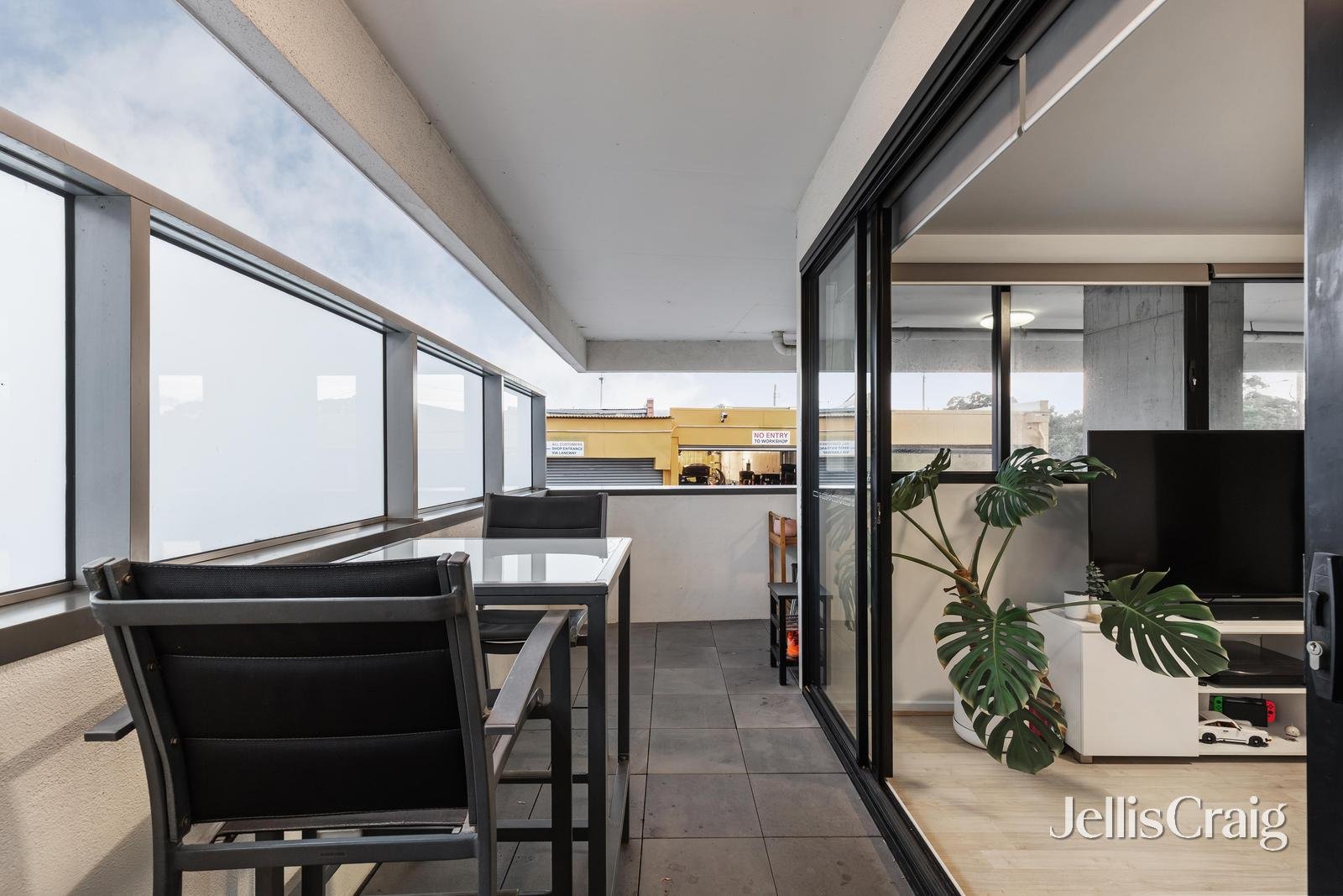 114/300 Middleborough Road, Blackburn image 3