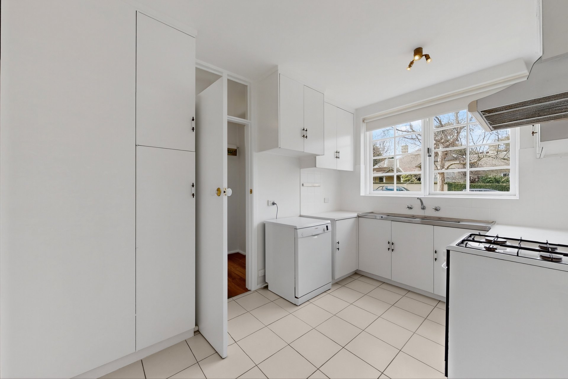 1/145 Edgevale Road, Kew image 4