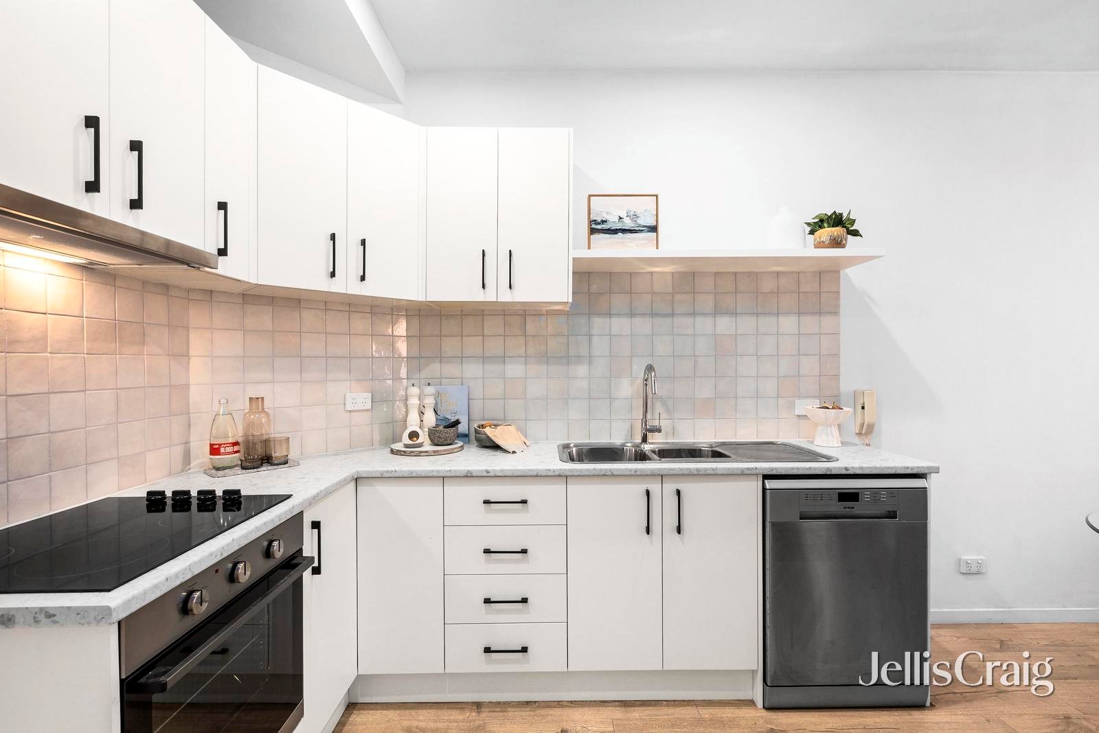 1/145 Ormond Road, Elwood image 3
