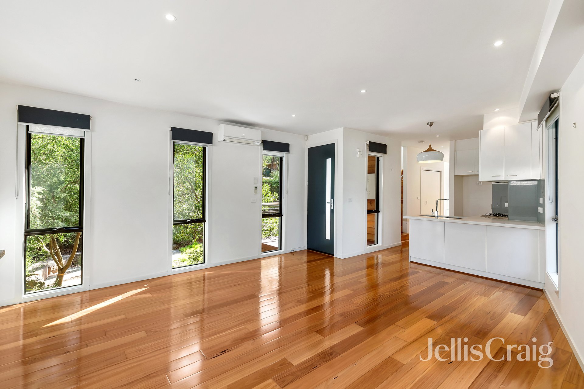 1/145 Sherbourne Road, Montmorency image 3